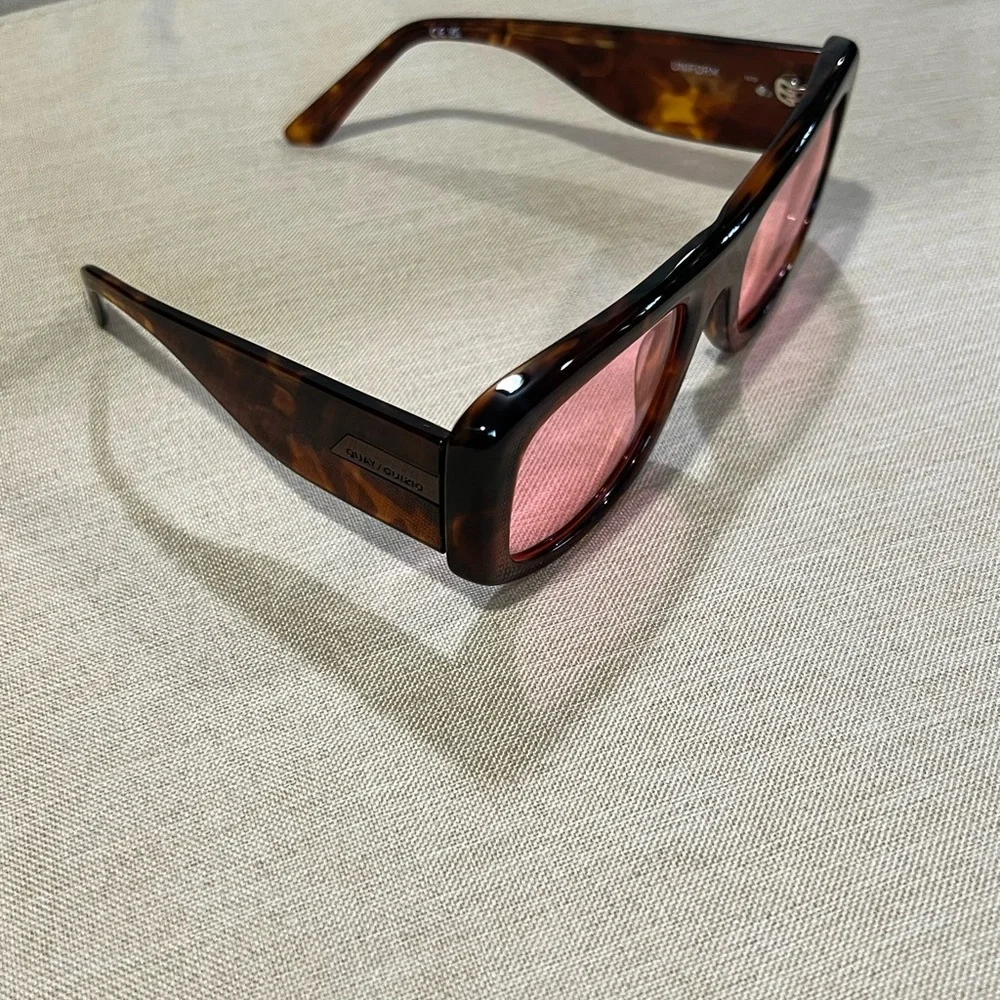 Quay Australia UNIFORM Brown Tortoise/ Rose